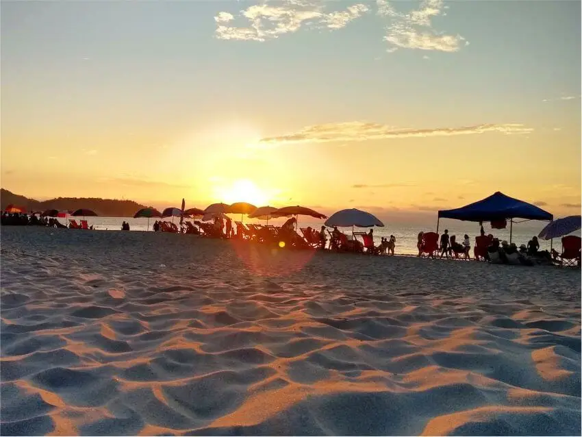 Atardecer en la playa de Atacames